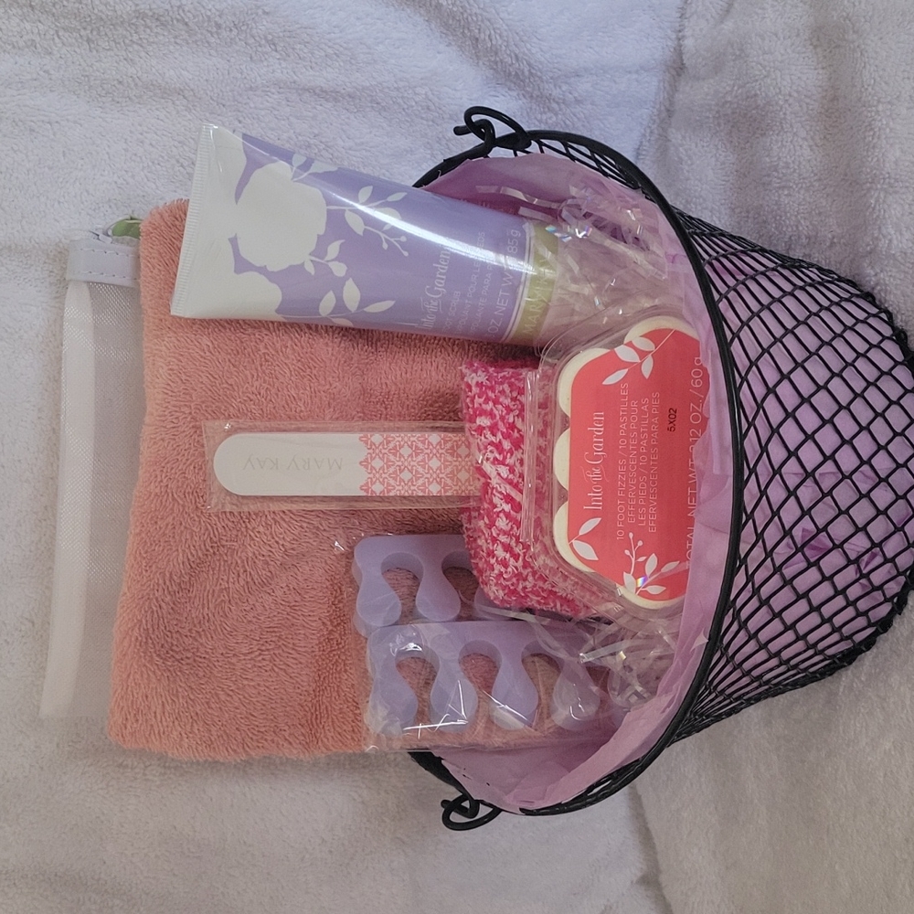 MK INTO THE GARDEN PEDICURE DELUXE GIFT SET